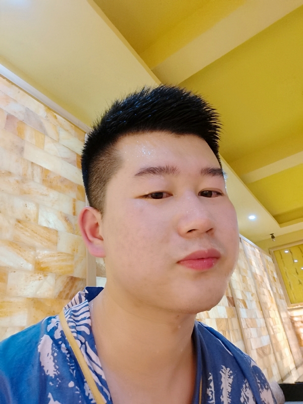 六月与阿十二的第一张照片--辽宁中老年相亲网