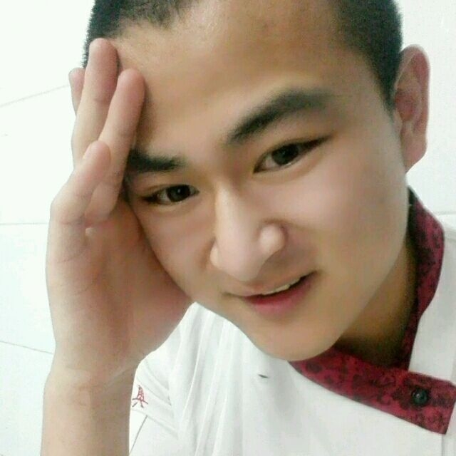 人潮拥挤的第一张照片--辽宁中老年相亲网