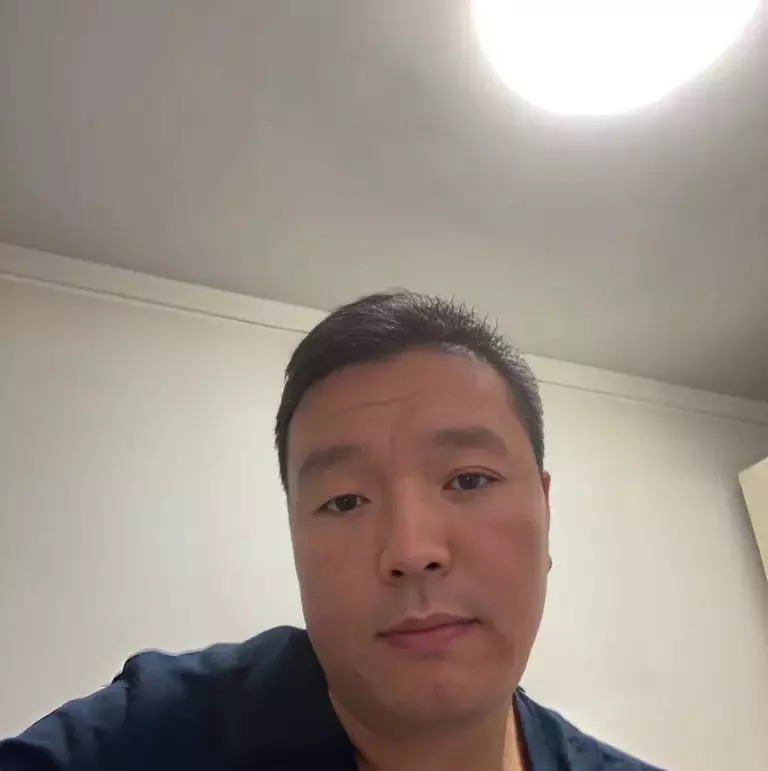 穿唐装的松鼠的第一张照片--辽宁中老年相亲网